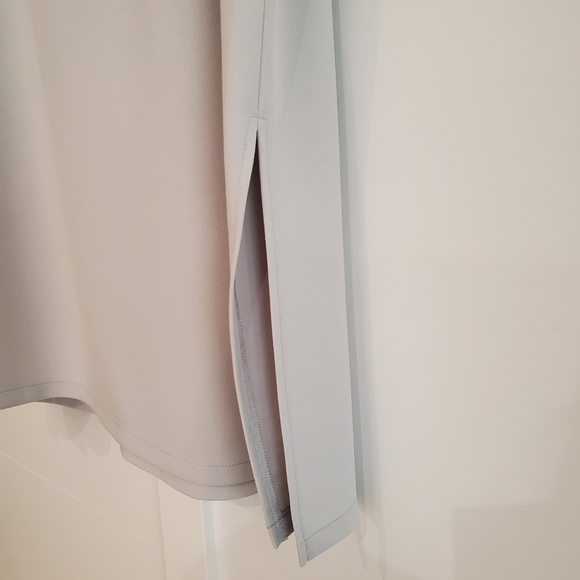 Light Grey Tunic w/ Side Slits - New - Picture 5 of 6